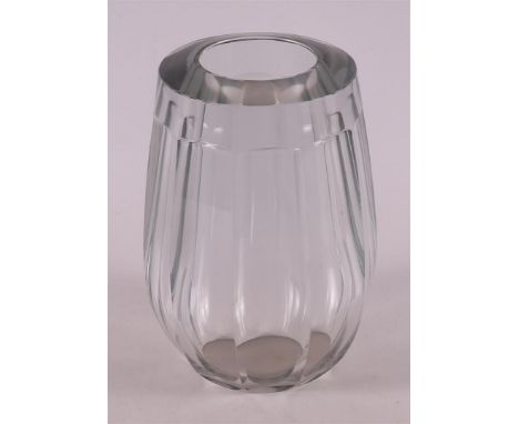 A faceted clear glass Art Deco vase, presumably Bohemia, Moser, ca. 1940, h 18 x Ø 12 cm.