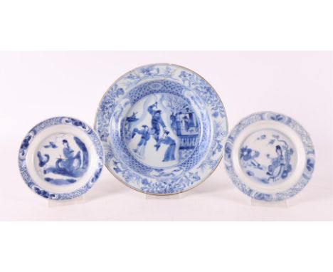 A lot of various blue/white porcelain, China, Kangxi, around 1700, largest Ø 16.5 cm, tot. 3x (damages).
