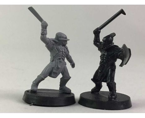 COLLECTION OF WARHAMMER FIGURES AND MAGAZINES along with Lord of the Rings figures and magazines