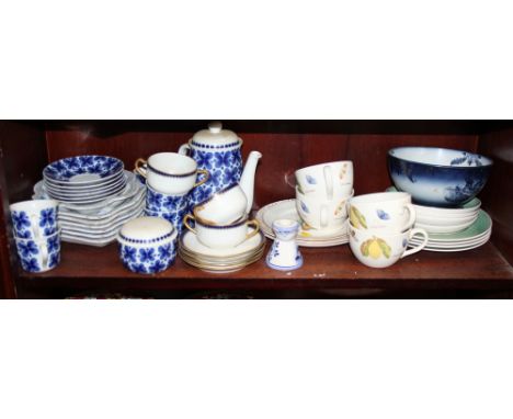 A Rorstrand "Mon Amie" pattern part teaset, four Wedgwood "Sarah's Garden" pattern teacups, saucers and plates and other asso