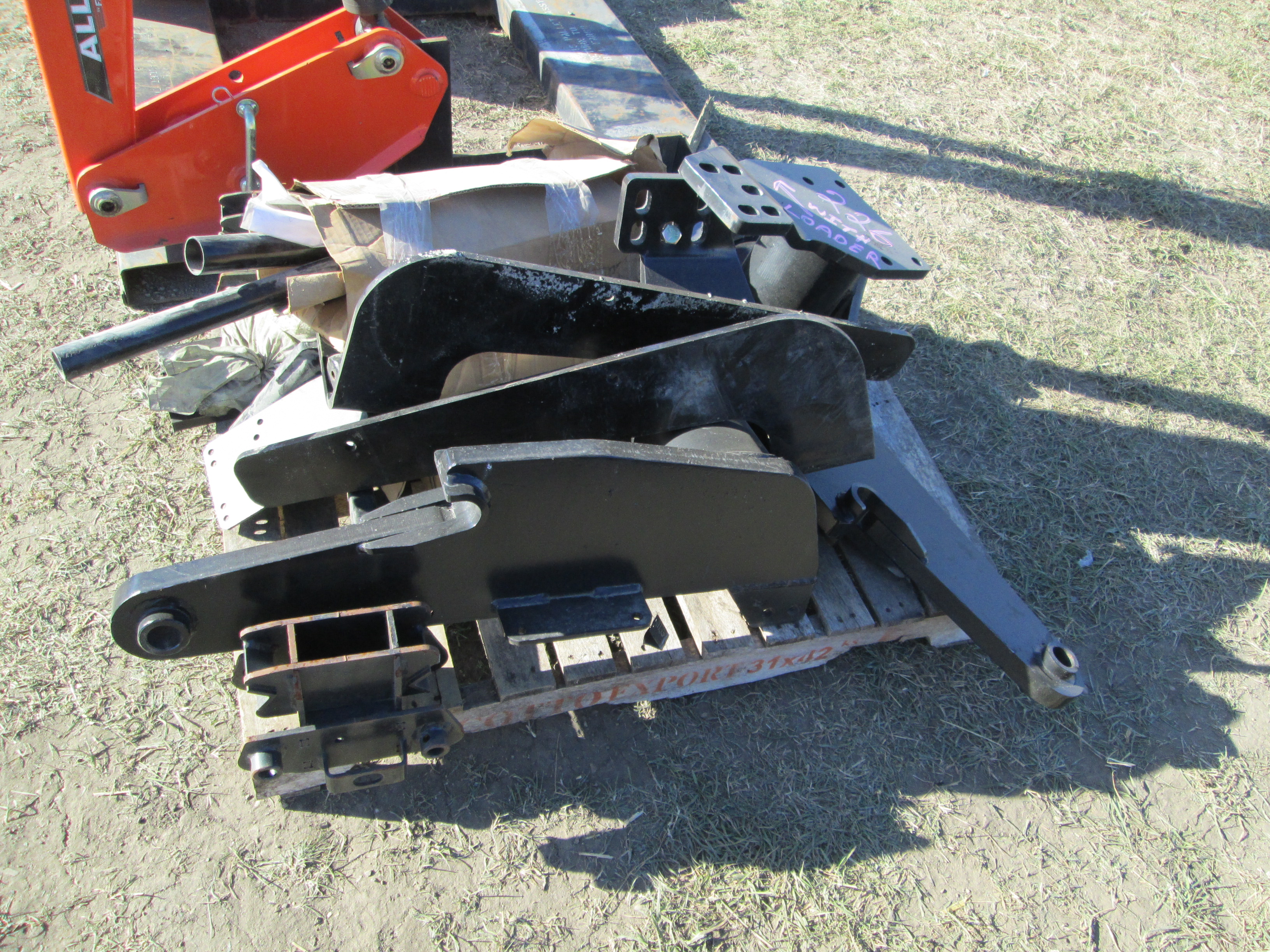 Lot 226 ALLIED LOADER FRAME, MOUNT & BRACKETS C/W QUICK ATTACH FOR