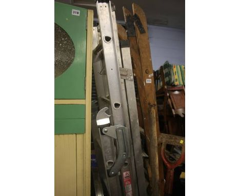 Quantity of step ladders