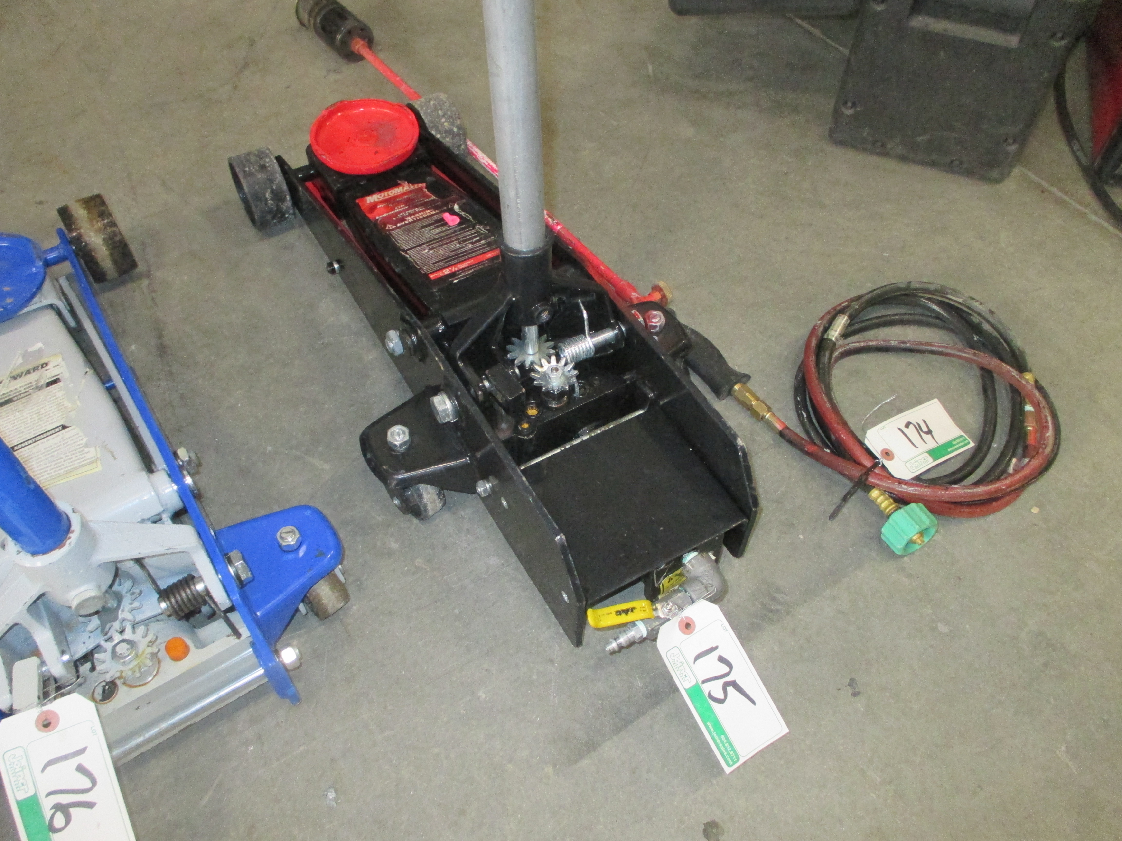 MOTOMASTER HYDRAULIC AIR FLOOR JACK