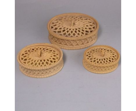 Three graduating Davenport cane ware pie dishes and covers: of oval form the dishes with rope-like moulding between crimped b