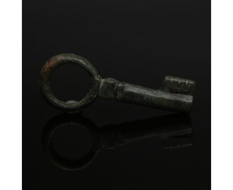 ITEM: KeyMATERIAL: BronzeCULTURE: RomanPERIOD: 1st - 3rd Century A.DDIMENSIONS: 20 mm x 51 mmCONDITION: Good conditionPROVENA