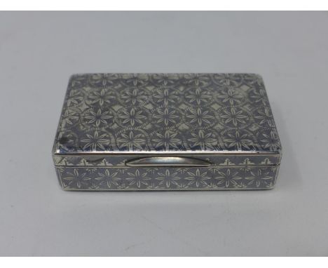 A Russian silver niello enamel snuff box, decorated with stylised flowers, bearing Russian hallmarks to gilded to interior, 3