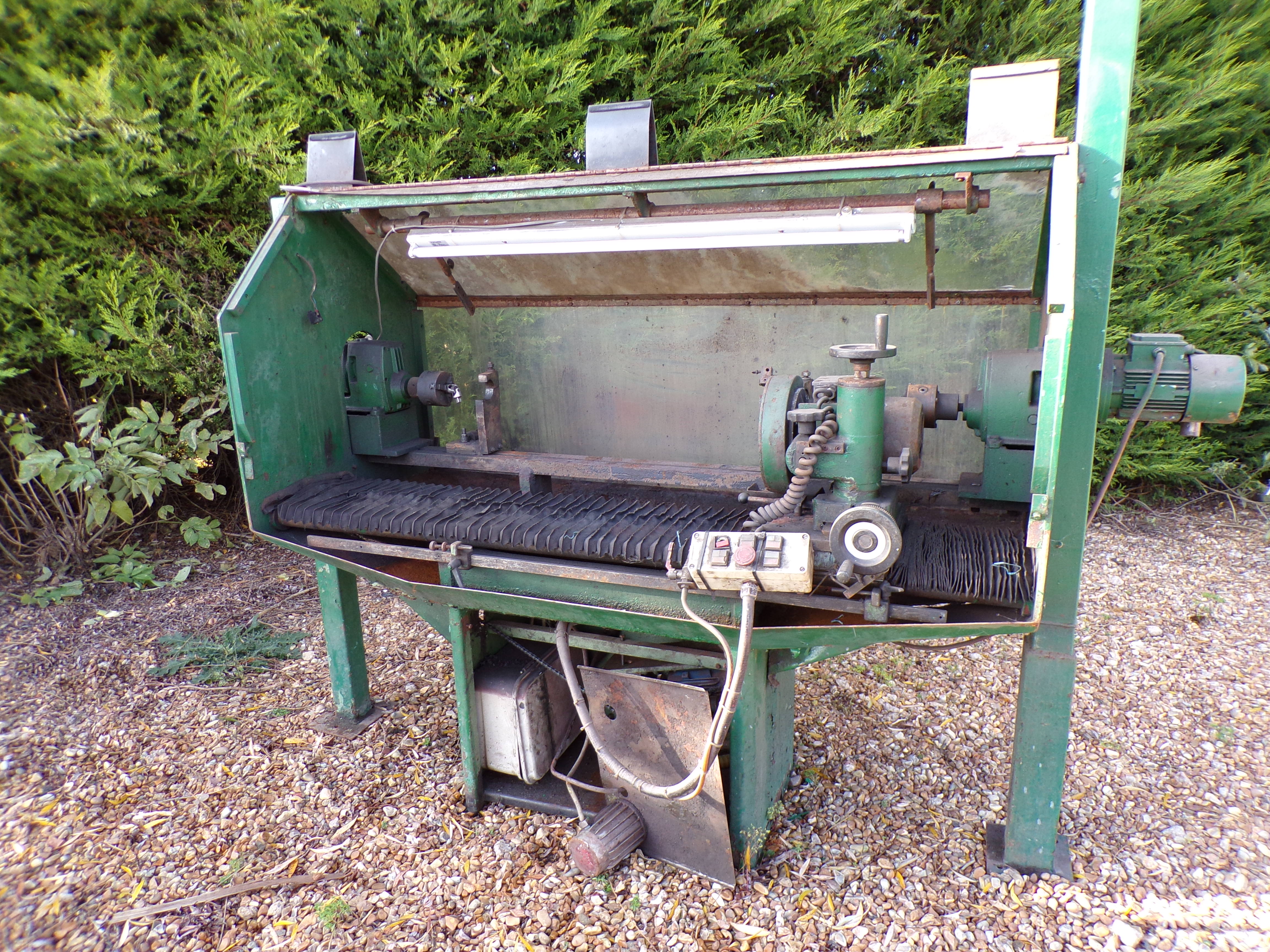 2X RANSOMES CYLINDER GRINDER SINGLE PHASE. NORMAL 240V SOCKET. NEEDS A