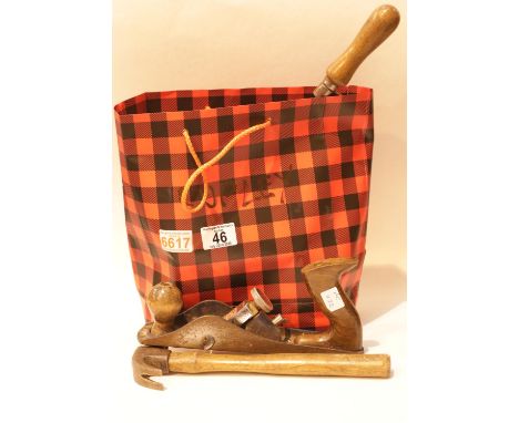 Small quantity of vintage and modern hand tools with No10 PM wood plane. P&amp;P Group 2 (£18+VAT for the first lot and £2+VA