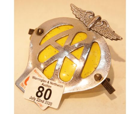 Vintage AA badges and two keys. P&amp;P Group 1 (£14+VAT for the first lot and £1+VAT for subsequent lots) 