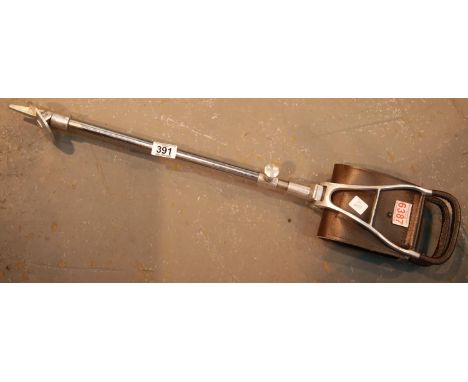 Vintage steel and leather folding shooting stick. This lot is not available for in-house P&amp;P. 