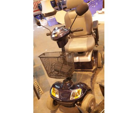 Four wheeled IC ForU motability scooter with charges believed in working order his lot is not available for in-house P&amp;P 