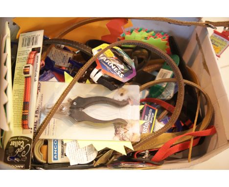 Box of mixed dog leads, collars etc. P&amp;P Group 1 (£14+VAT for the first lot and £1+VAT for subsequent lots) 