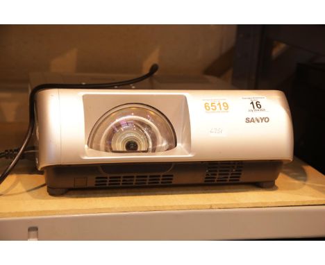 Sanyo PLC-WL2500 Hidef Ultra Short Throw video projector. P&amp;P Group 3 (£25+VAT for the first lot and £5+VAT for subsequen