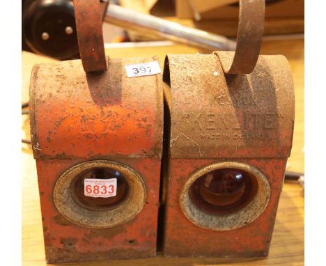 Vintage Kenlite roadworks lamp and one other lacking burners. P&amp;P Group 3 (£25+VAT for the first lot and £5+VAT for subse