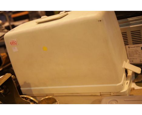 Jones electric sewing machine model 589N. This lot is not available for in-house P&amp;P. 