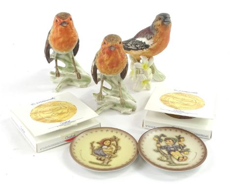 Various Goebel Hummel ware, to include two miniature plates each boxed and three bird ornaments to include Robin etc. (a quan