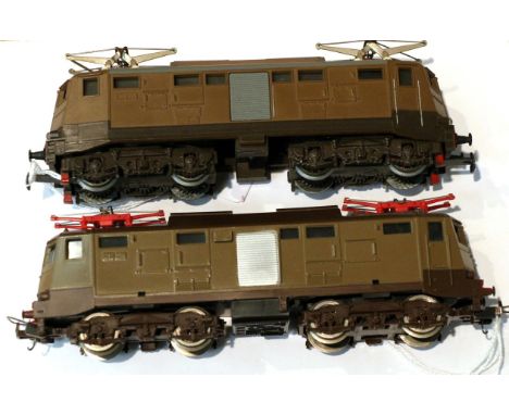 Lima HO Gauge FS E424143 Locomotive with twin pantographs, together with a similar locomotive by Kleinbahn (both E) (2)