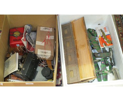 The Midas combined camera/projector, a small collection of constructed and painted plastic aeroplane kit models, (a/f) and mi