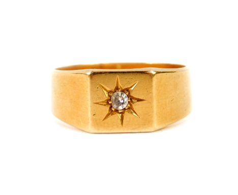 An 18ct gold and diamond gentleman's signet ring, in a star burst setting, size T, 7.1g.