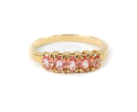 An 18ct gold and Ceylon padparadscha sapphire five stone ring, with certificate, approx 0.7cts, size N, 3.2g.