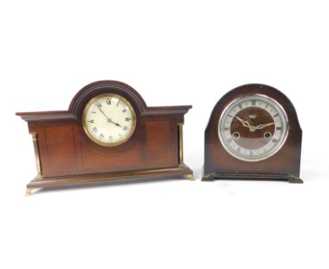 An Edwardian mahogany cased mantle clock, circular enamel dial bearing Roman numerals, French movement, the case of domed for
