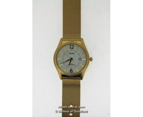 Gentlemen's Pulsar wristwatch, circular white dial with baton hour markers and Arabic numerals, date aperture at 3 o'clock, i