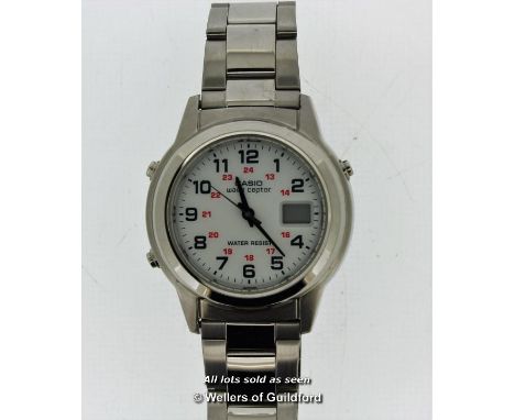 Gentlemen's Casio stainless steel wristwatch, circular white dial with Arabic numerals, boxed
