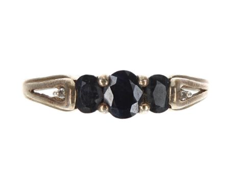 9ct sapphire three stone ring, 1.7gm, ring size P 