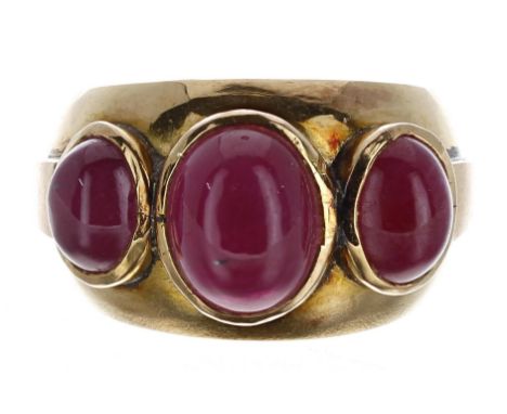 Yellow gold cabochon ruby three stone ring,&nbsp;10.9gm, width 13mm, ring size L 