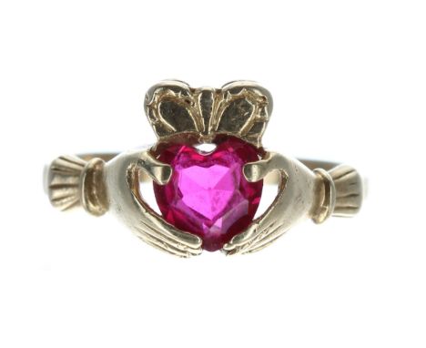 14ct Claddagh ring set with a synthetic ruby, width 10mm, 2.5gm, ring size L/M 
