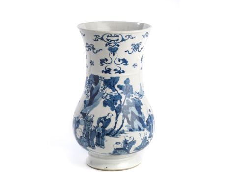 A LARGE CHINESE BLUE AND WHITE VASE, KANGXI PERIOD (1662-1722)baluster, with slightly waisted neck, painted with figures in a