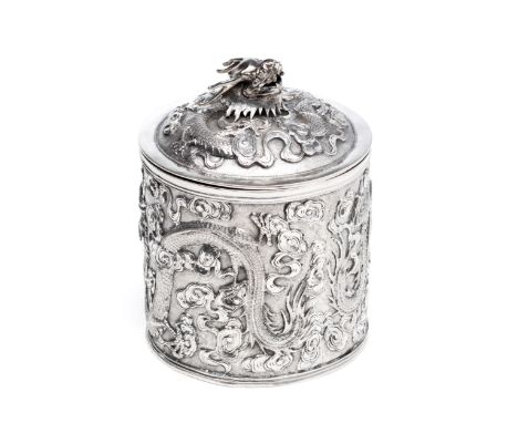 Ⓦ&nbsp;&nbsp;A CHINESE SILVER JAR AND COVER, SUN SHING, CANTON AND HONG KONG, SECOND HALF 19TH CENTURY the cylindrical jar (o