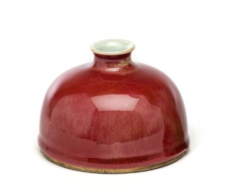 A CHINESE PEACHBLOOM WATER POT, 20TH CENTURYof beehive shape with a recessed base and short narrow flaring neck, covered over