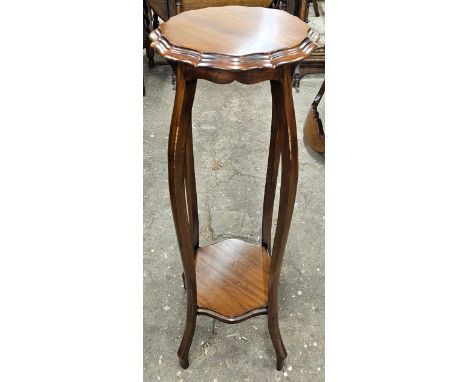 Victorian mahogany plant stand. Approx. 92 x 33cms
reasonable used with minor scuffs scratches one piece needs re-attaching