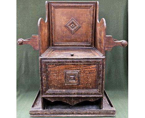 Early 20th century oak hall seat with umbrella/stick stands to either side. Approx. 94 x 48 x 32cms
reasonable used condition