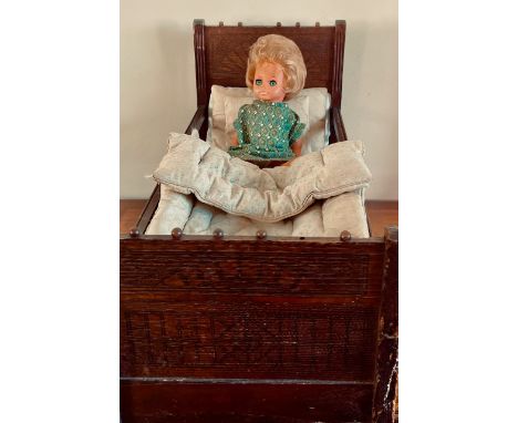 DOLL'S COT WITH DOLL AND PERIOD BEDDING, APPROX 58 x 27.5cm