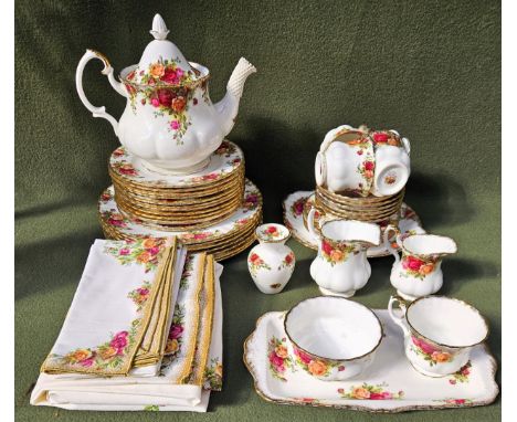 Quantity of Royal Albert Old Country Roses china. Approx. 40+ pieces plus tablecloth and napkins
used unchecked appears reaso