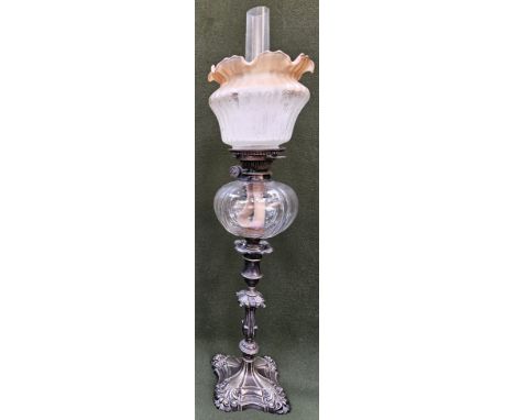 Victorian Hinks &amp; Co. silver plated candlestick form oil lamp with clear glass reservoir. Approx. 82cms H
reasonable used