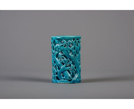 Title: A Chinese monochrome turquoise reticulated brush pot, Kangxi Description: Dimensions:  H 10 cm - Dia.: 6,3 cm   