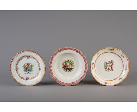 Title: Three Chinese famille rose armorial plates, Kangxi Description: Dimensions:  Dia.: 24,5 - 24,3 - 22,4 cm   