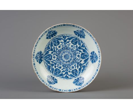 Title: A Chinese blue and white Islamic market charger, Kangxi Description: Dimensions:  H 8,1 cm - Dia.: 36,8 cm   