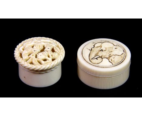 Two small early 20th century ivory patch boxes, Dia. 4cm and 3.5cm.