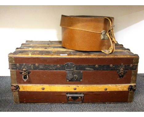 A vintage wooden cabin trunk and hat box, trunk size 71cm x 45cm x 30cm.