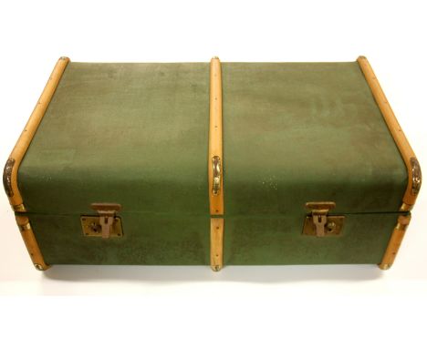 A vintage cabin trunk and mixed magazine contents, 83cm x 51cm x 32cm.