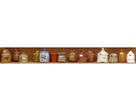 14 Vintage decorative honeypots 