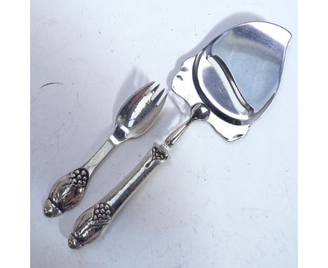 EVALD NIELSEN - an Art Nouveau silver-handled cheese slice, and matching fork, pattern no. 6 