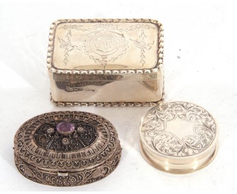 Mixed Lot: late Victorian silver pill box of circular form, engraved and chased pull off lid, gilt interior, Birmingham 1899,