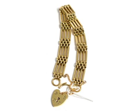 A 9 carat gold gate link bracelet with padlock clasp, 29.8g