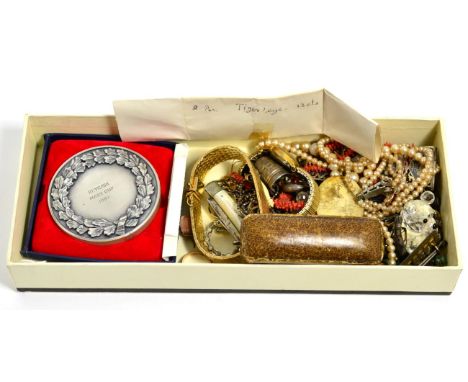 A set of three black star sapphire dress buttons, stamped '18K 14K', 3.7g; a 9 carat gold cased pencil holder, 5.1g; a turquo