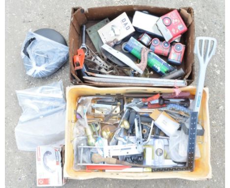 Mixed lot to include a tools, replacement door handles, pair of Land Rover Freelander II brake pads, metal tins, G-clamps, vi